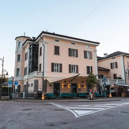 Caffe ホテル