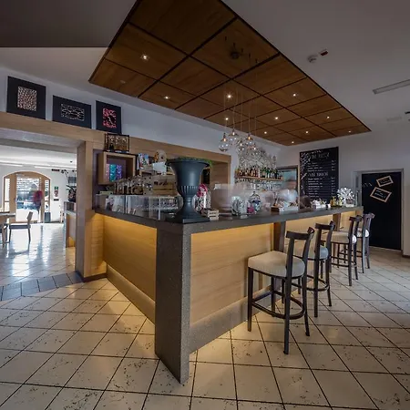 Caffe ホテル メッツォコローナ